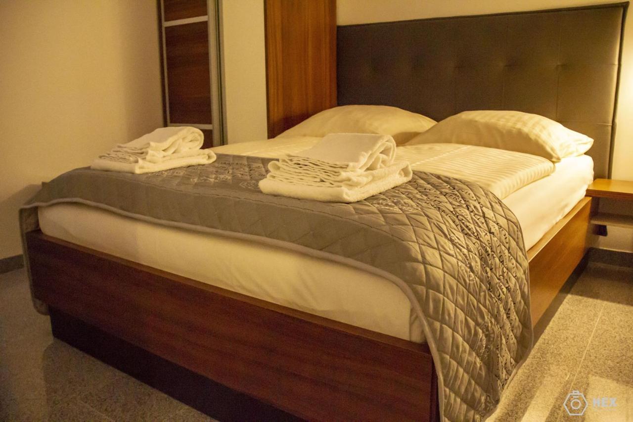 Bluestone Boarding Hotel apartamentowy 4*